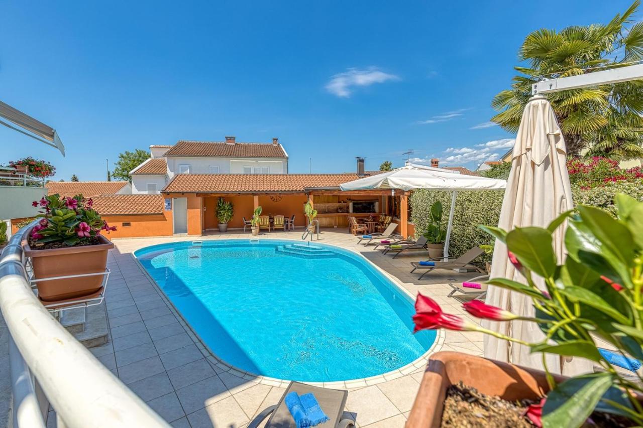 Penzión pre hostí Complex Irena With Pool